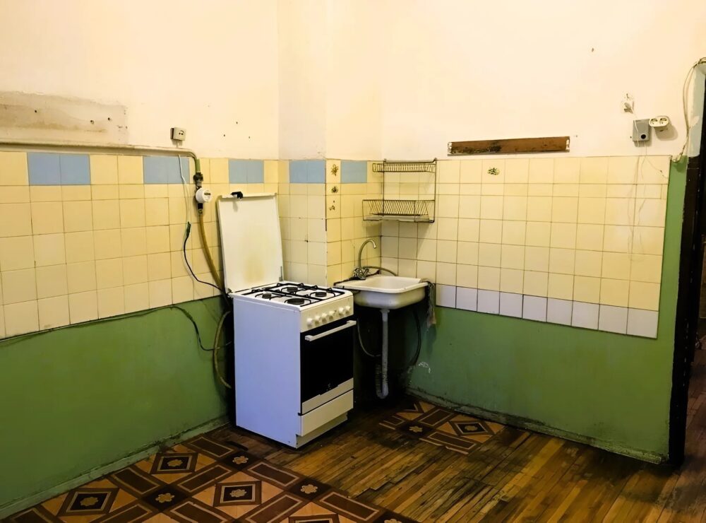 Niemand hätte je daran gedacht, diese altmodische Wohnung zu kaufen… bis sich dieses mutige Paar entschied, den Schritt zu wagen und sie völlig zu verwandeln!