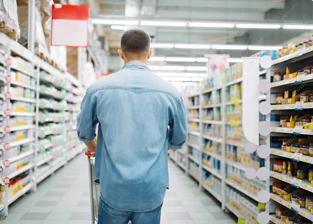 Im Supermarkt flüsterte meine Tochter: «Mama, ist das nicht Papa?» Ich blickte dorthin, wohin sie zeigte, und erstarrte