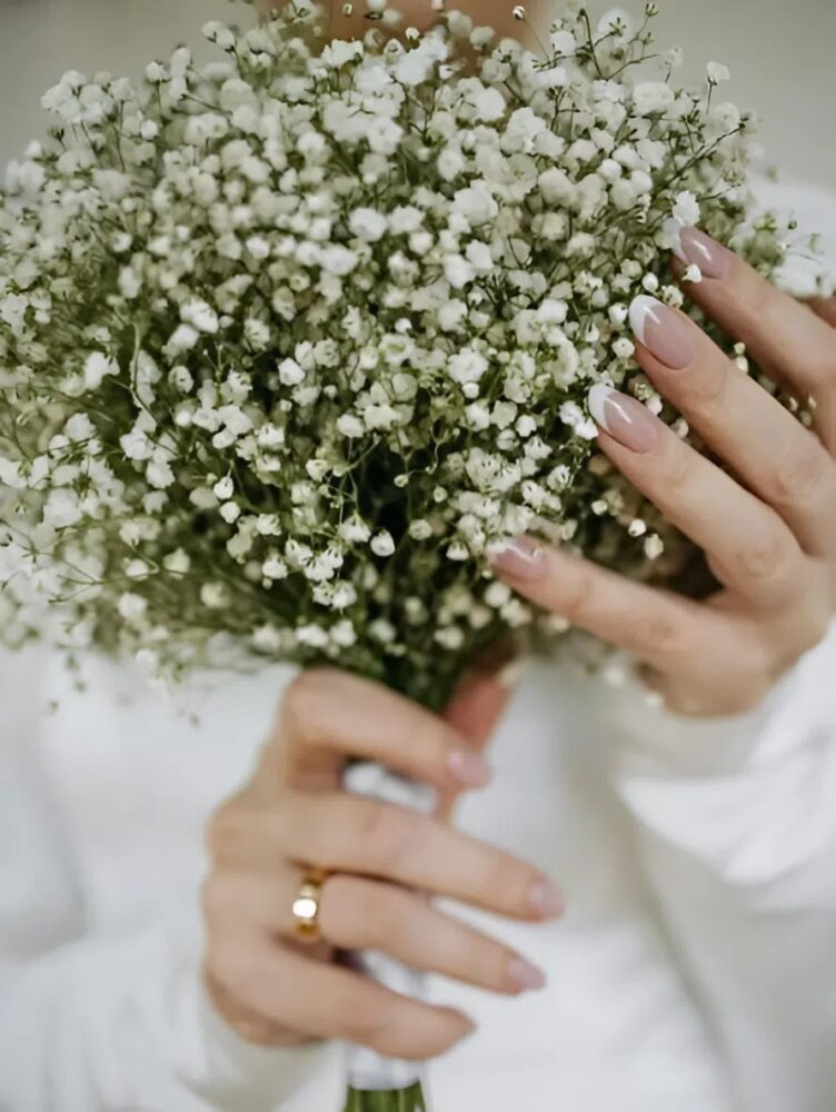 In unserer ersten Hochzeitsnacht stürmte meine Schwiegermutter in unser Schlafzimmer, setzte sich selbstbewusst in einen Sessel und erklärte, sie müsse anwesend sein, um persönlich zu sehen, wie die Schwiegertochter ihre Pflichten erfüllt
